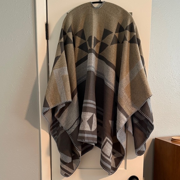 Geometric Patterned Poncho - Picture 2 of 3